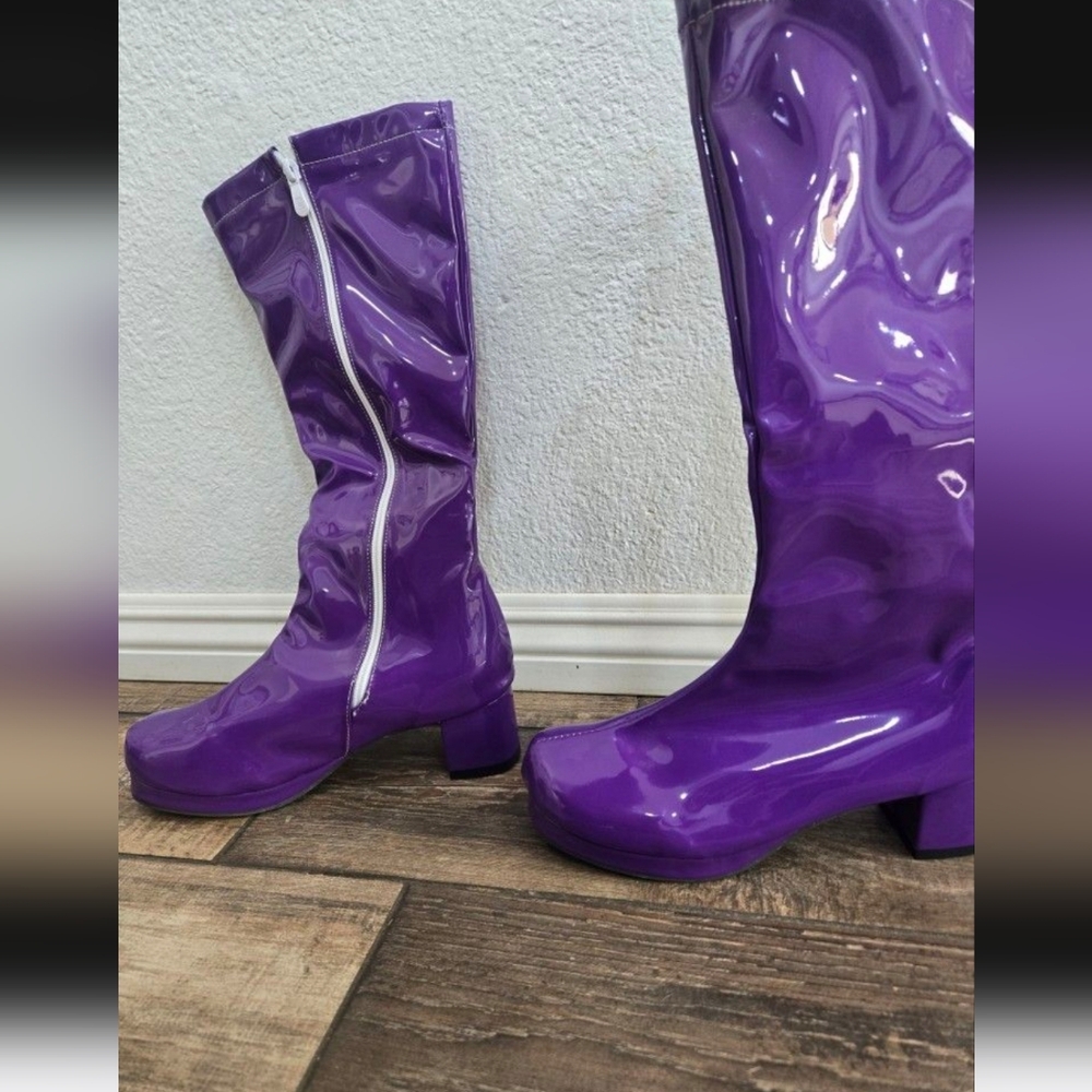 Boots - Picture 2 of 8